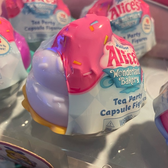 💜Alice’s wonderland bakery tea party capsule figures color reveal series 1 - Picture 3 of 8